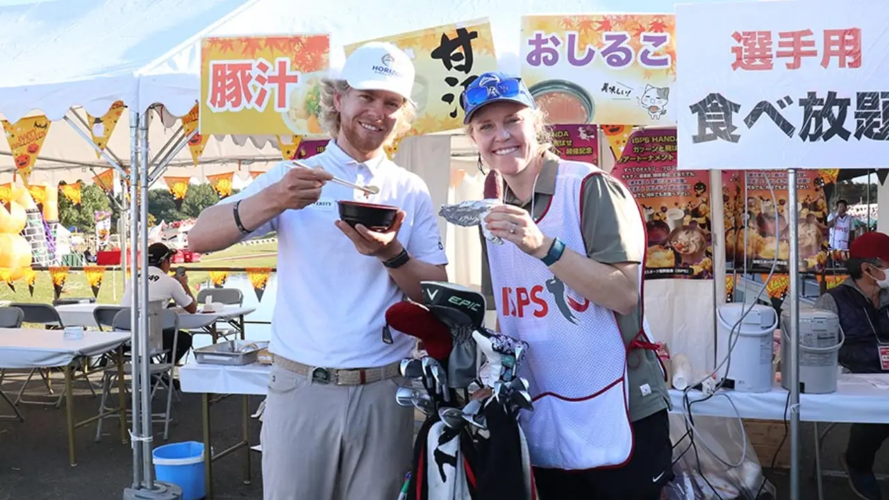 Scott Vincent is married to his wife, Kelsey Loupee