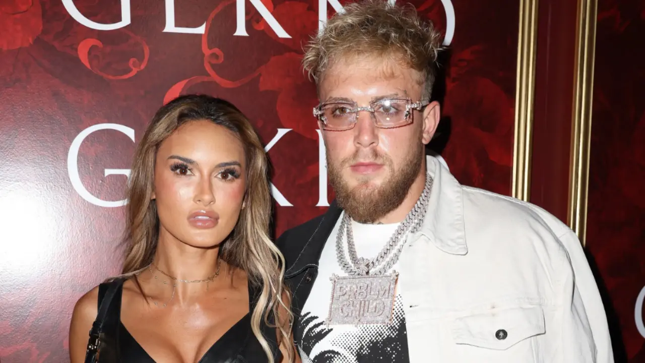 Jake Paul with his girlfriend Jutta Leerdam