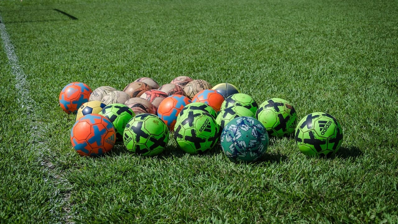 Soccer Ball Sizes and Weights For Each Age Group - Surprise Sports