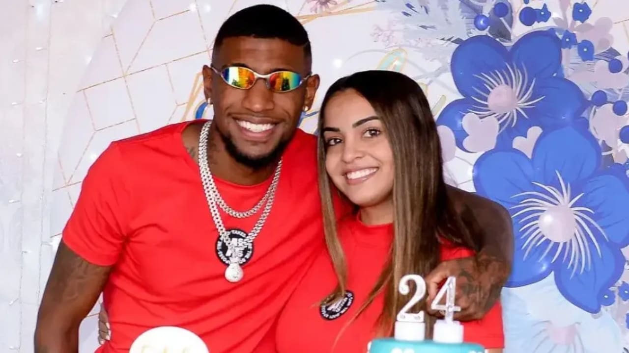 Emerson Royal is dating Estela Braga