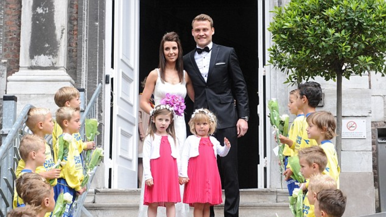 Liverpool keeper Simon Mignolet gets hitched in Sint-Truiden Daily Mail Online
