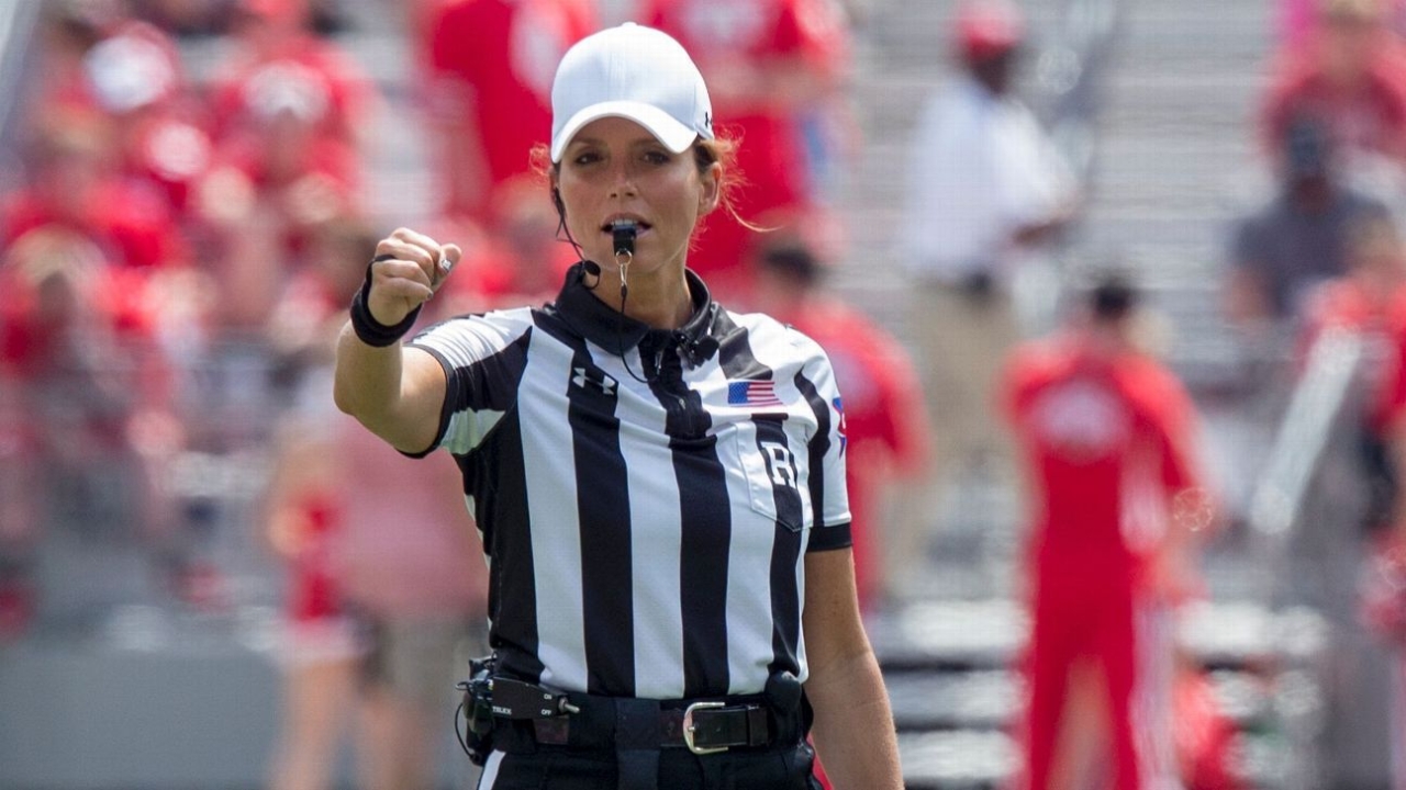 How Much Do D1 College Football Refs Make