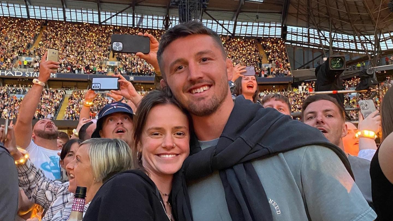 Tom Curry girlfriend is Lilla