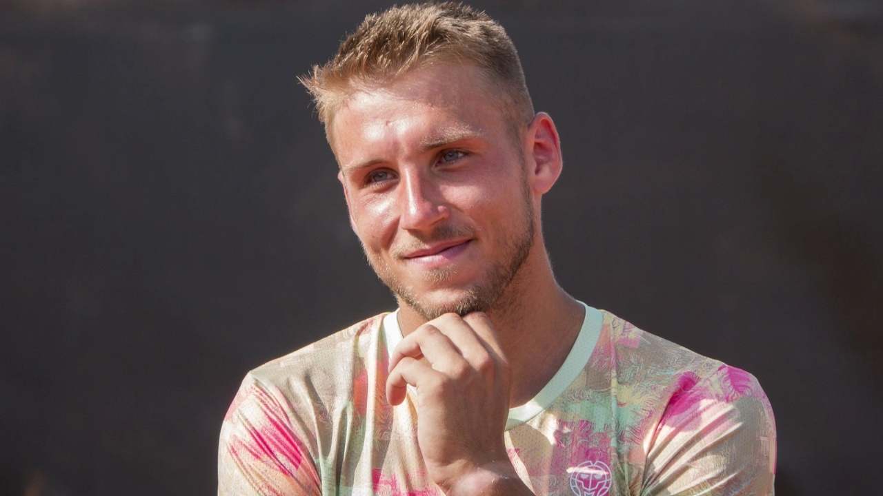 Alex Molcan Net Worth Details