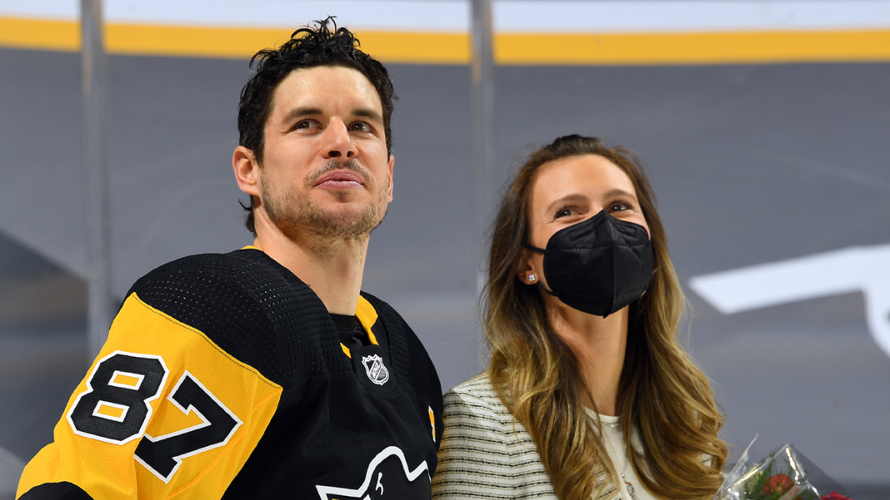 Sidney Crosby with his girlfriend is Kathy Leutner