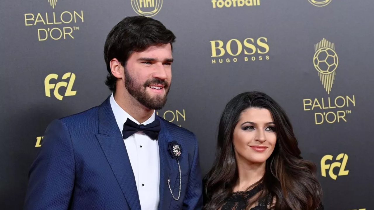 Alisson Becker with his wife Natália Loewe