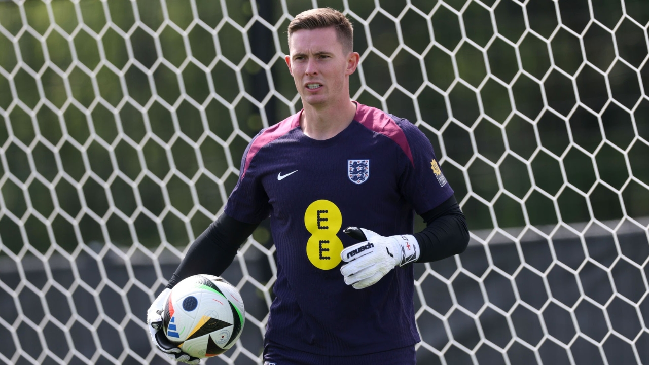 Dean Henderson Biography