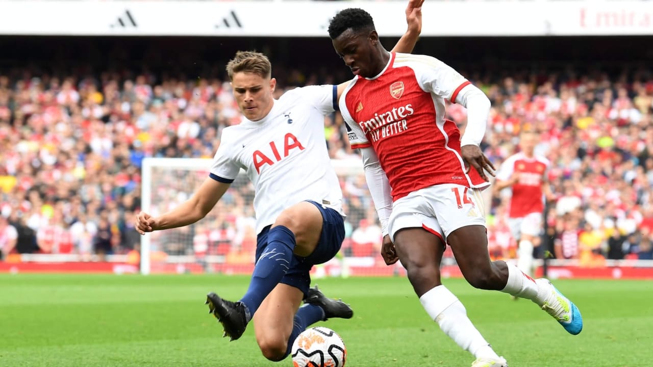 Micky van de Ven tijdens een wedstrijd