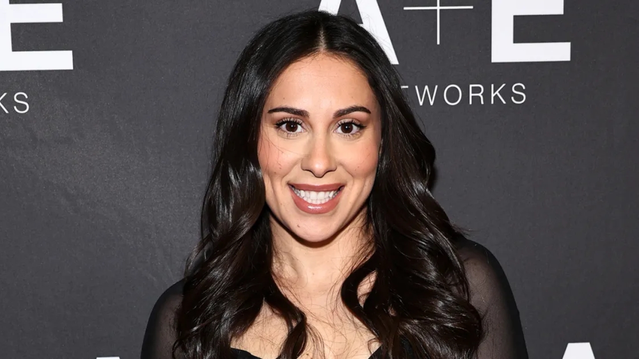 Claudia Oshry Net Worth Details