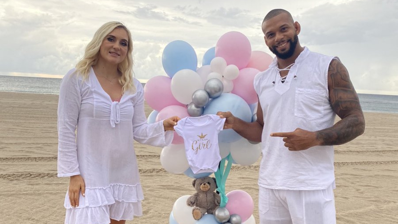 Yana is married to Thiago Santos