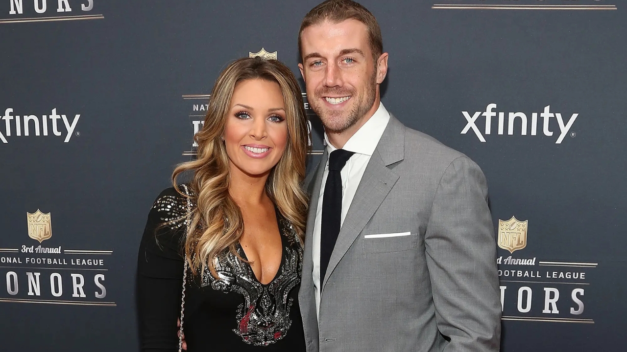 Alex Smith is married to Elizabeth Barry.