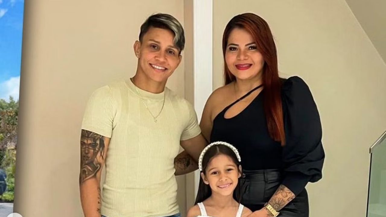 Amanda Lemos with her spouse Karina Ximenes