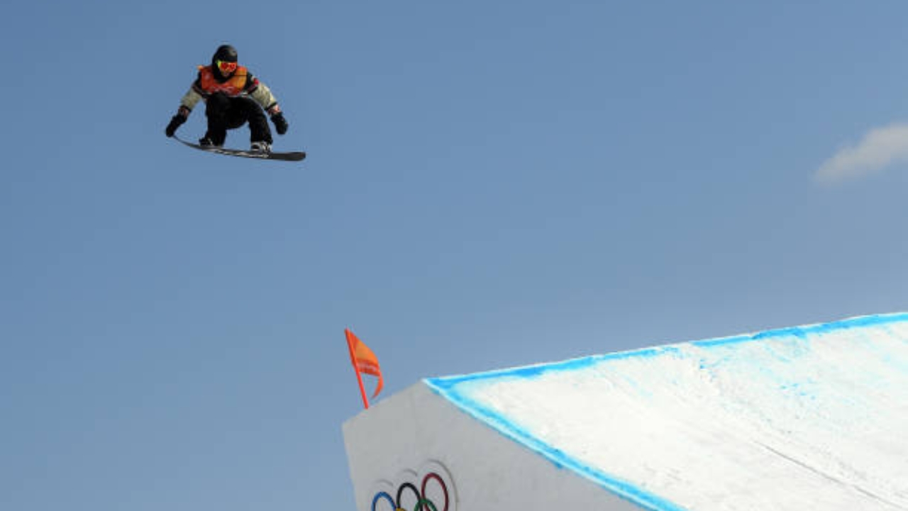 _Tyler Nicholson Biography