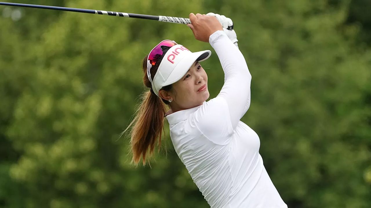 Weiwei Zhang Biography