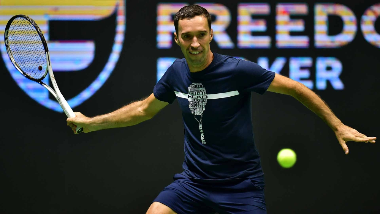 Mikhail Kukushkin Biography