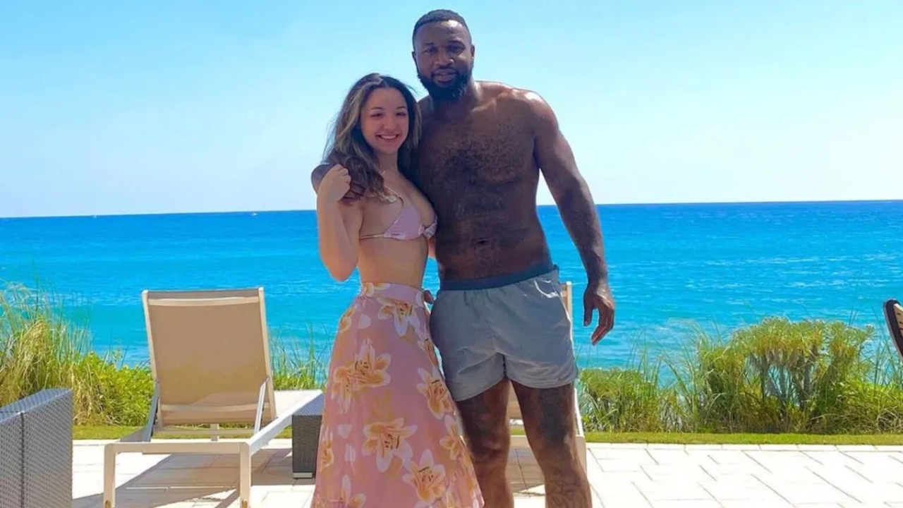 Yannick Ngakoue is currently in a relationship with Maria Perez