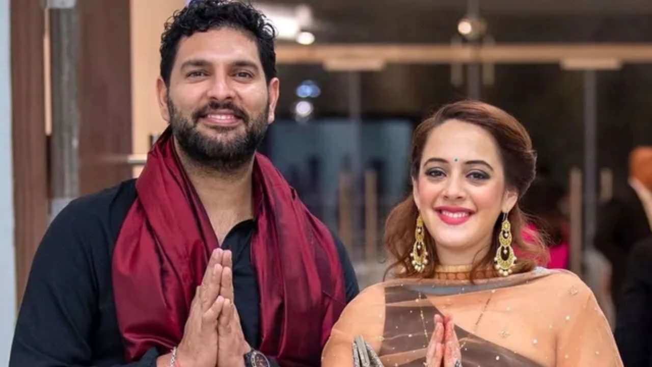 Yuvraj Singh with his wife Hazel Keech