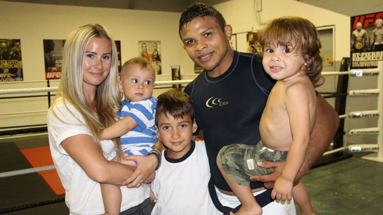 Bibiano Fernandes is married to Vanessa Fernandes
