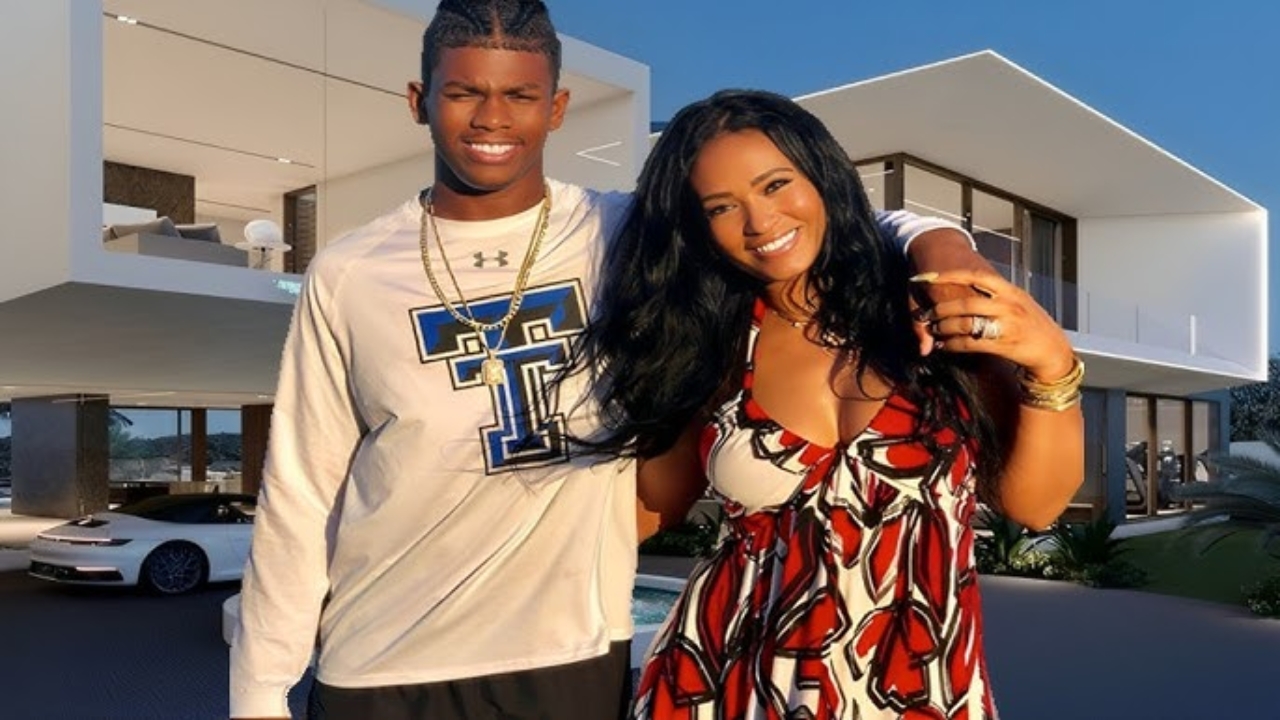 Shilo Sanders is currently dating Sophia Shelton
