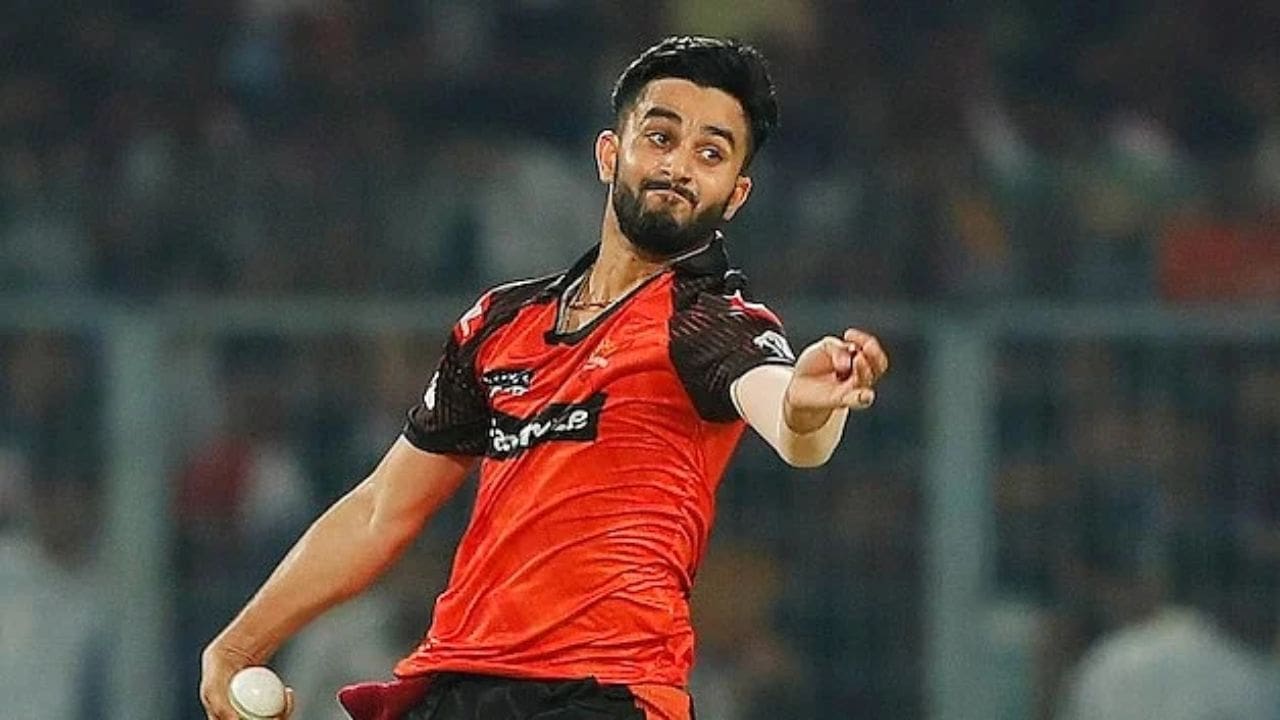 Mayank Markande's Net Worth Details