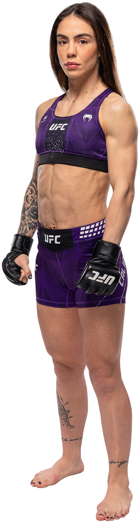Nicolle Caliari full-body stance