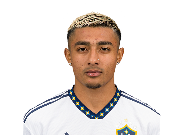 Julián Araujo